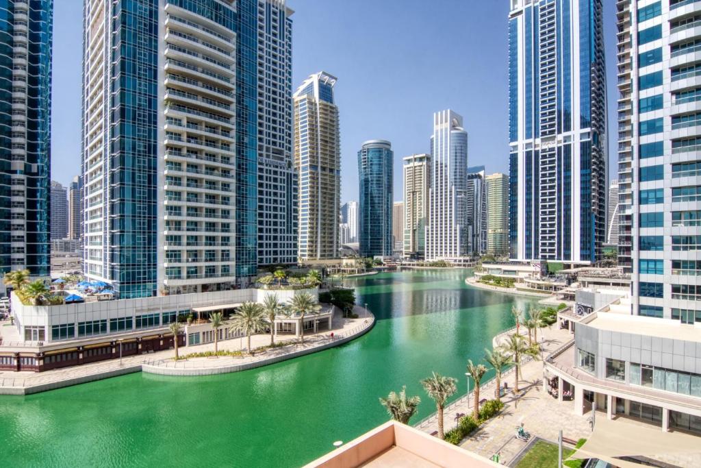 Jumeirah Lakes Towers (JLT)